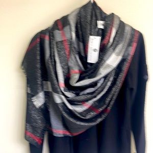 Women’s fabulous scarf by Jessica McClintock.